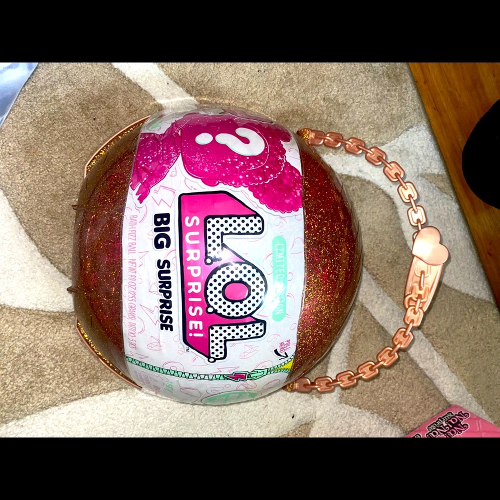 LoL surprise ball